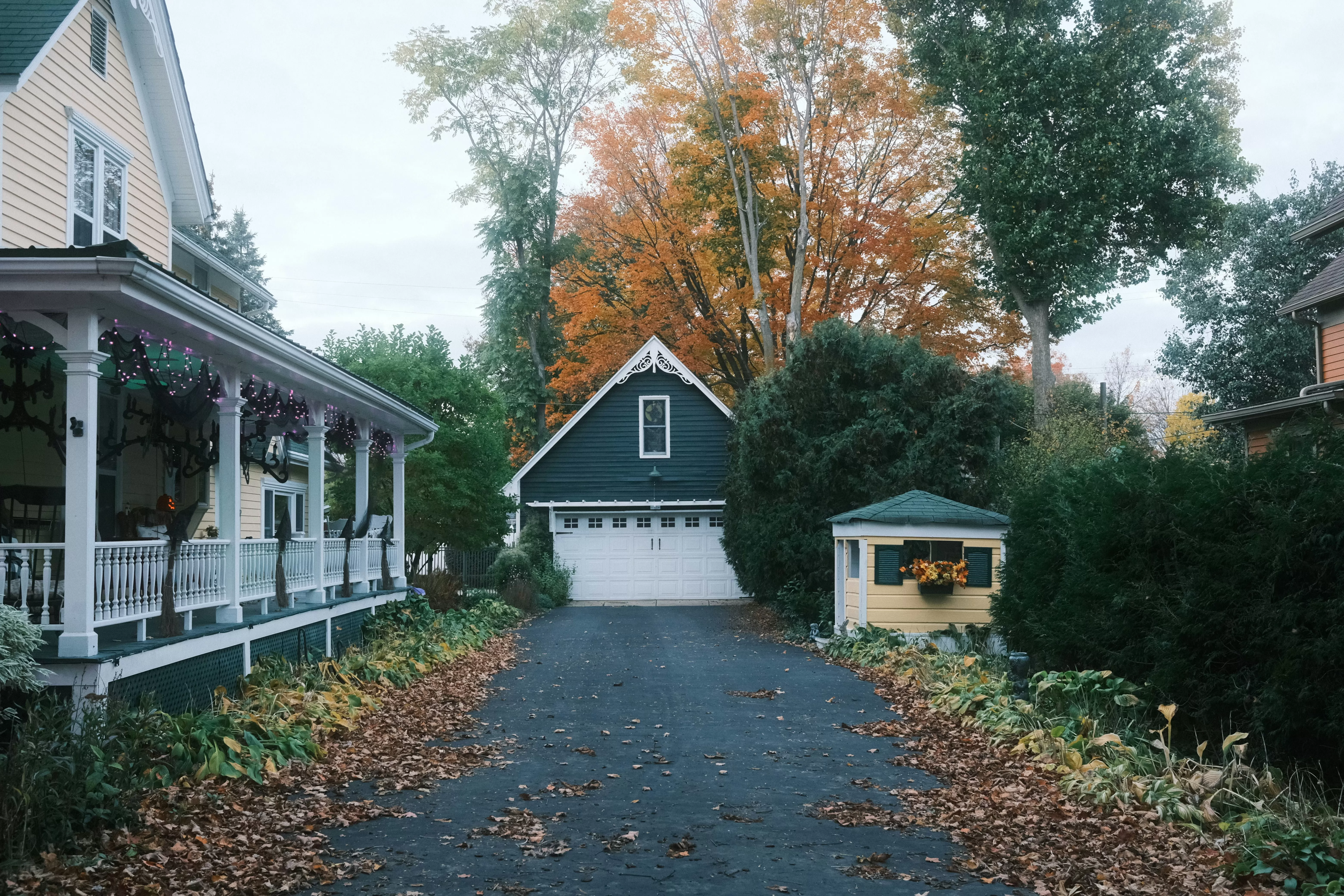 Homes with Garage in London: Prime Properties with Secure Parking and Added Value