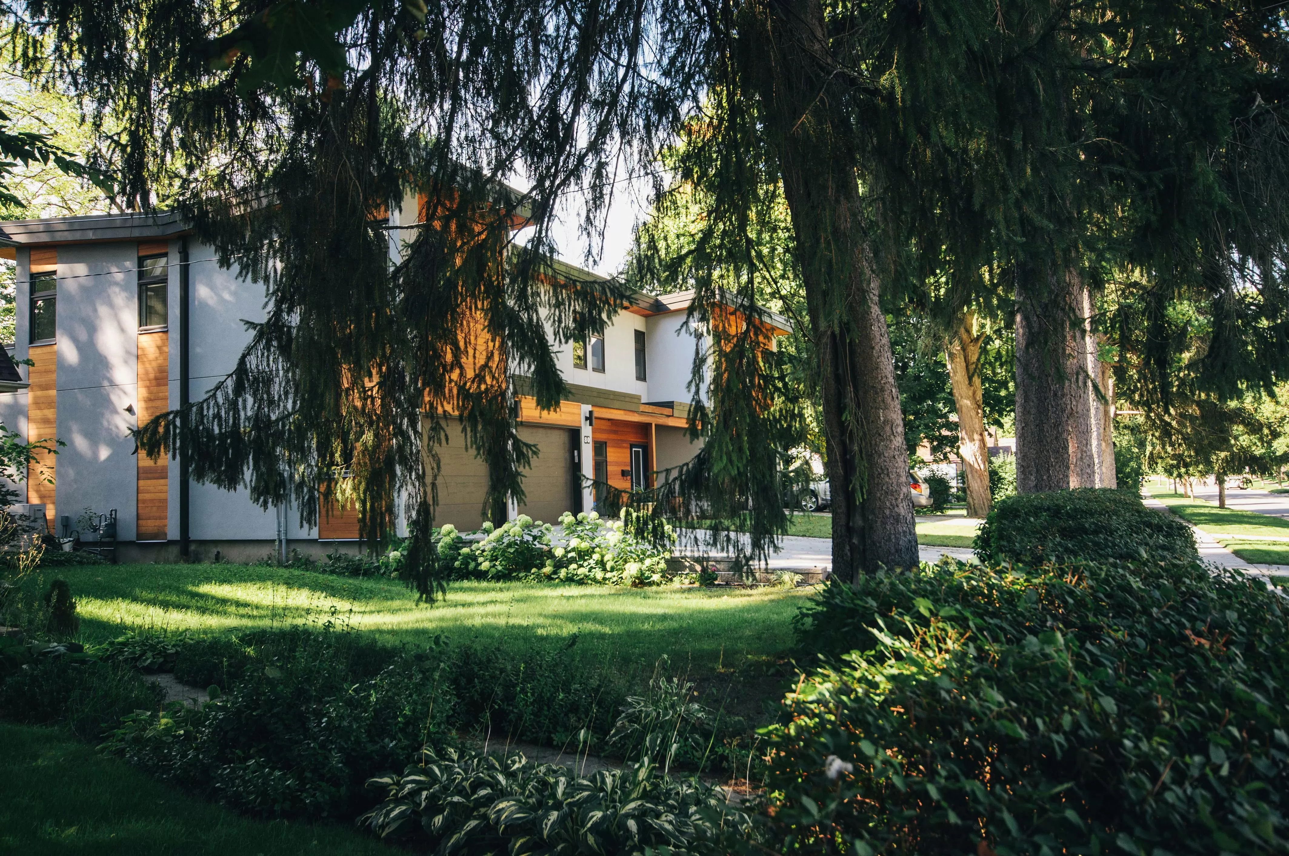 House with Garden and Parking: Best Locations, Prices, and Buyer Tips