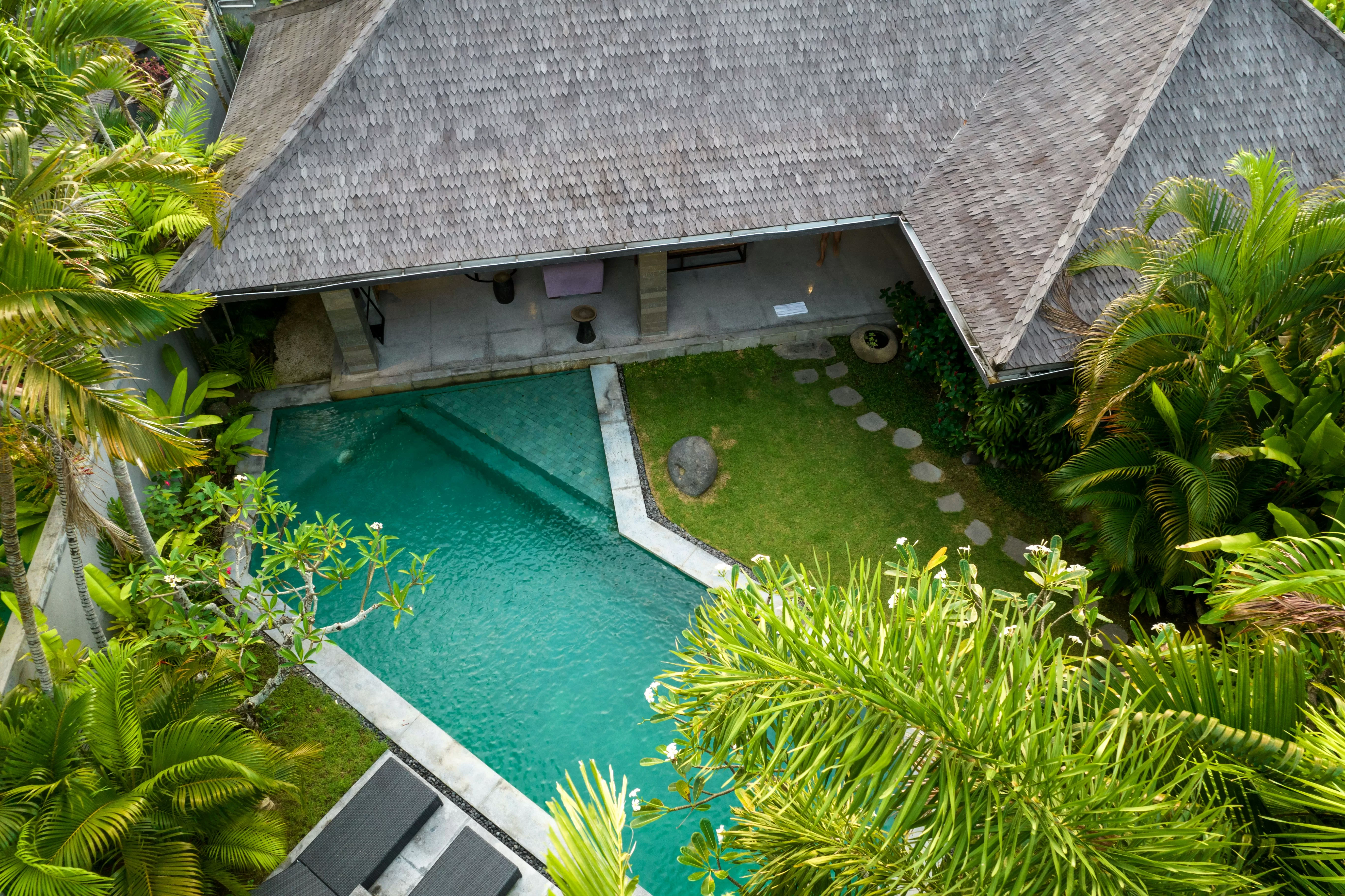 House with Swimming Pool in Cheshire: Exclusive Properties and Prime Locations