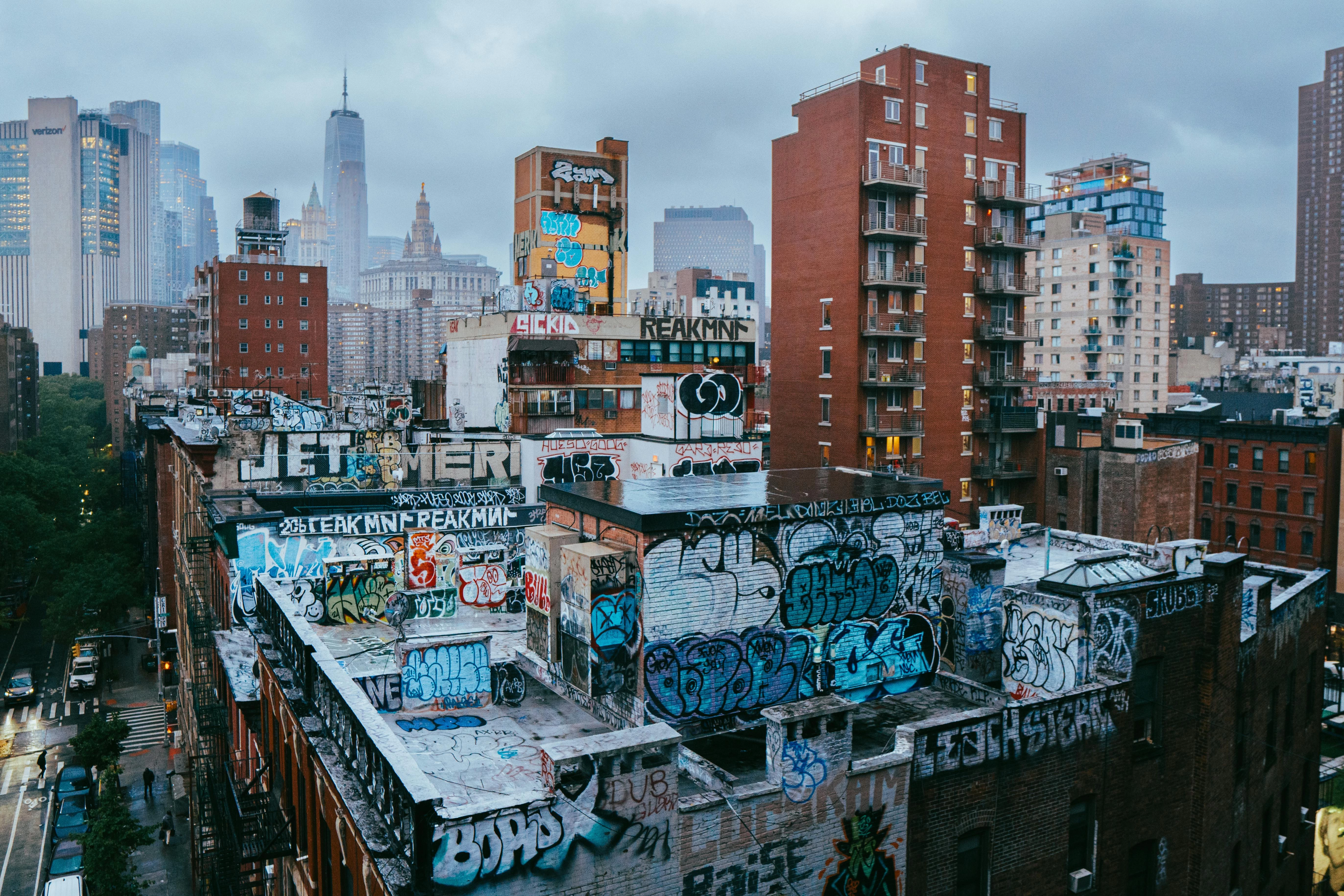 Is Buying an Apartment in New York City a Good Investment? Costs, Returns & Risks