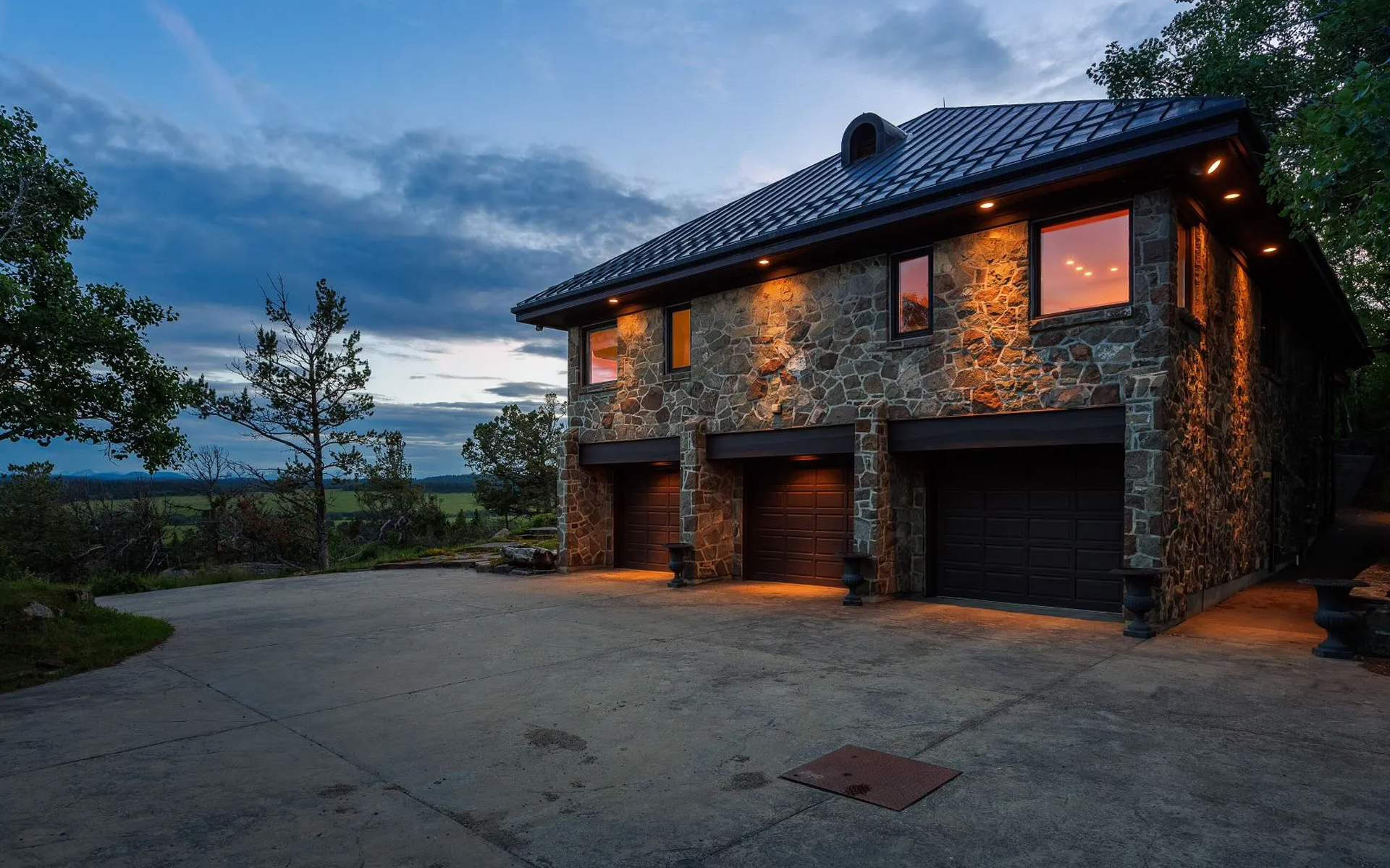 Luxury Real Estate Boom: Trends, Prices, and Hotspots