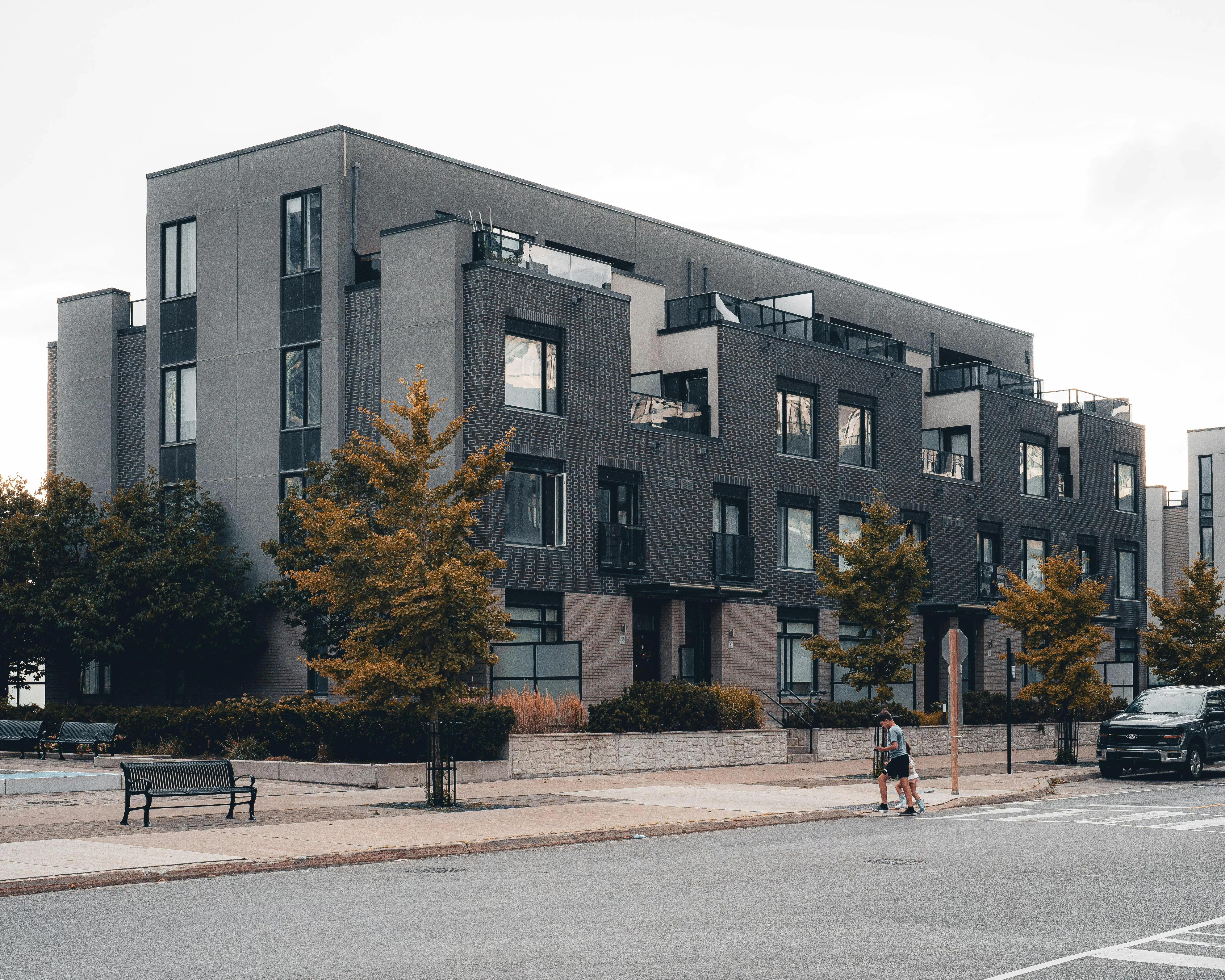 Selling a House in Canada as a Non-Resident: Tax and Legal Guide