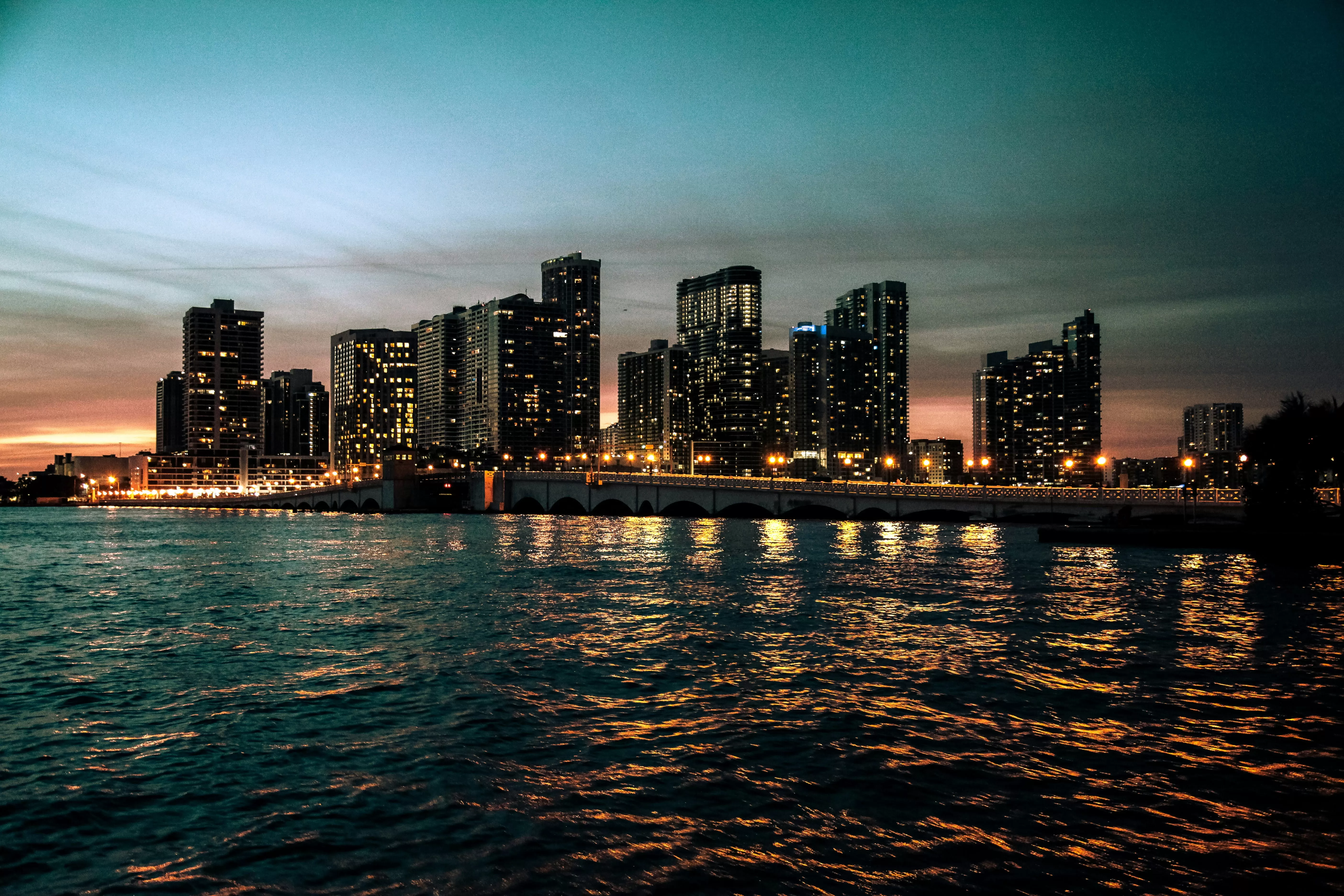 Selling a House in Florida: Key Steps, Costs, and Market Insights