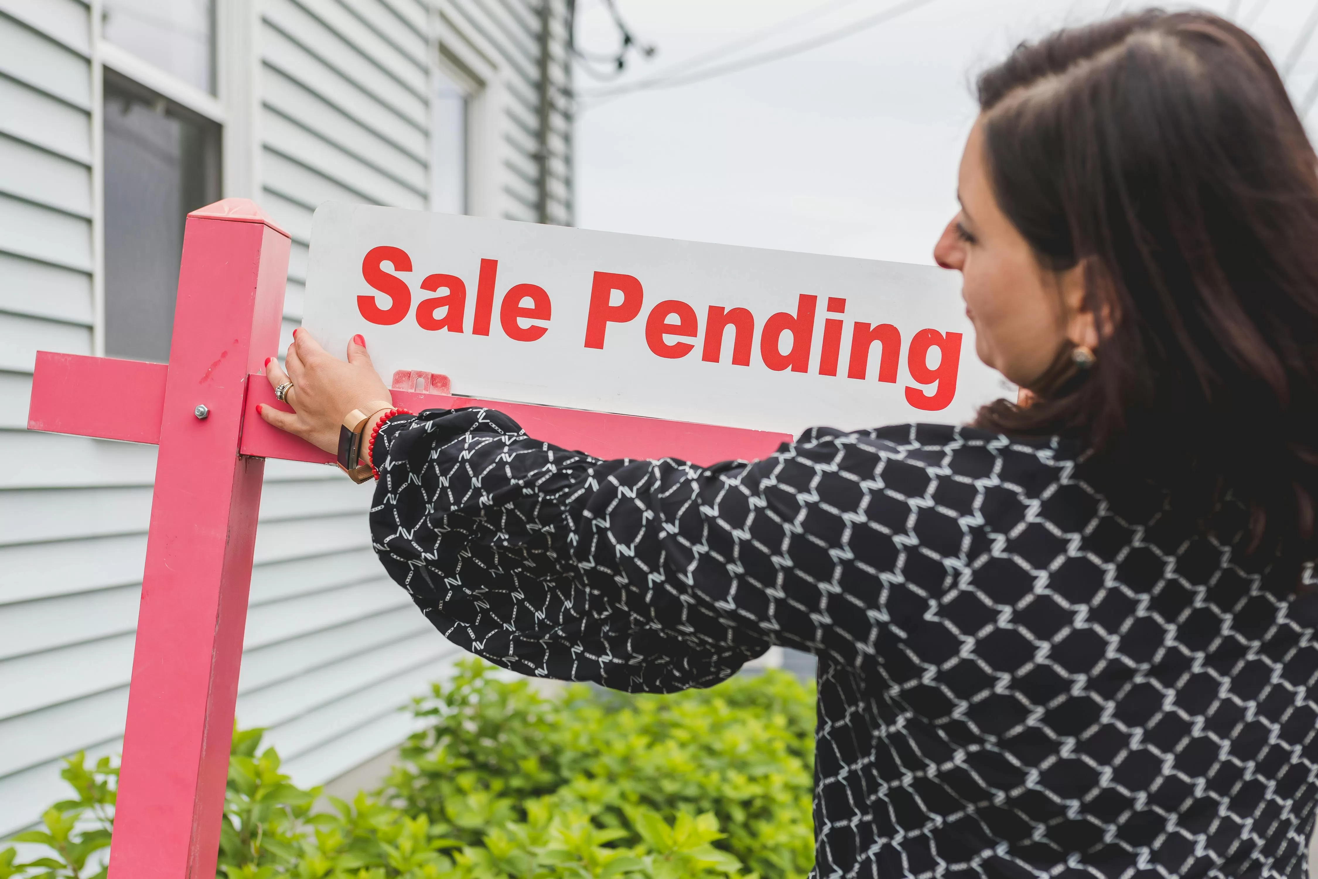 Selling Property Under Market Value: Legal Implications, Tax Risks, and Smart Strategies