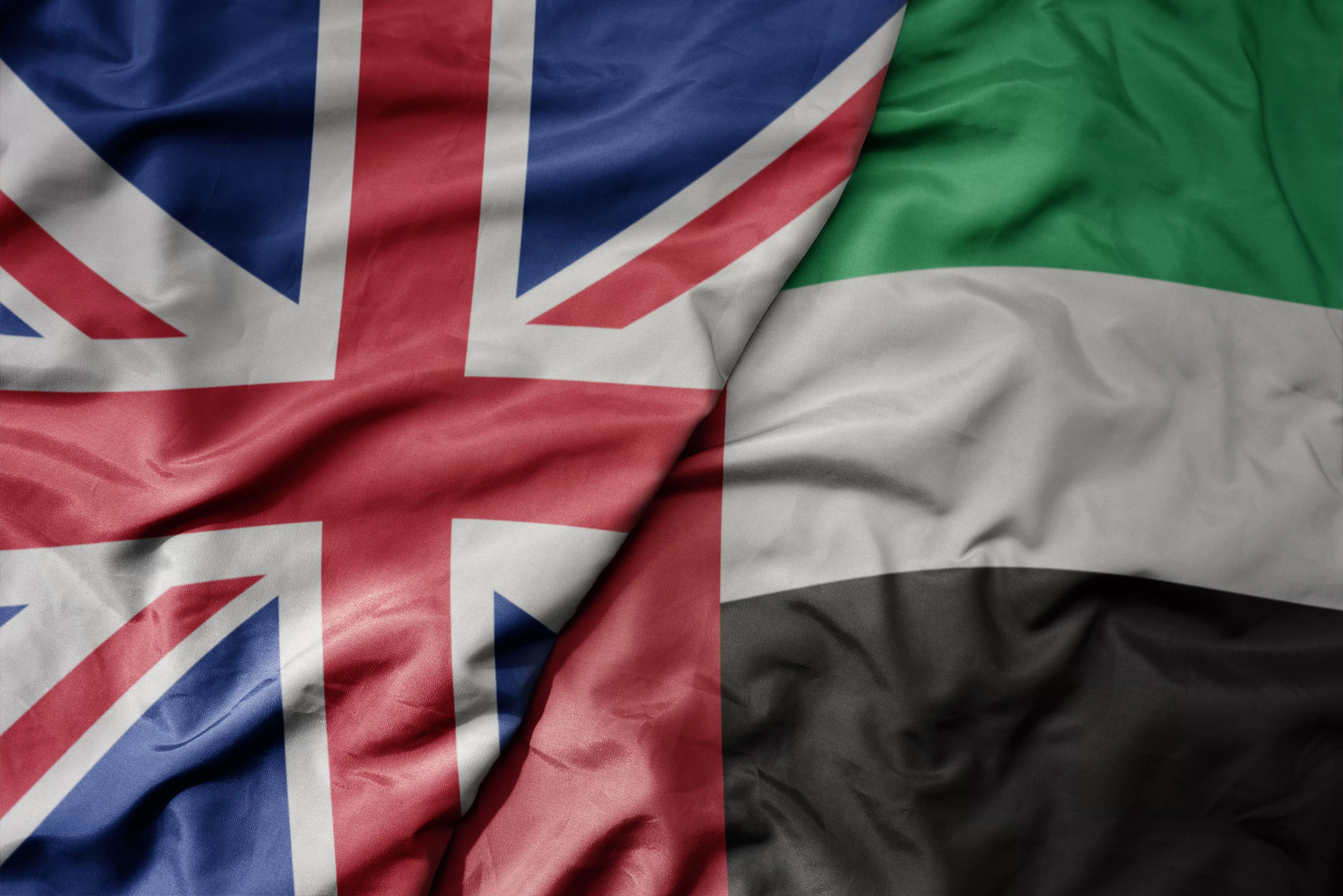 UK vs Dubai Property Investment: Which Offers Better ROI?